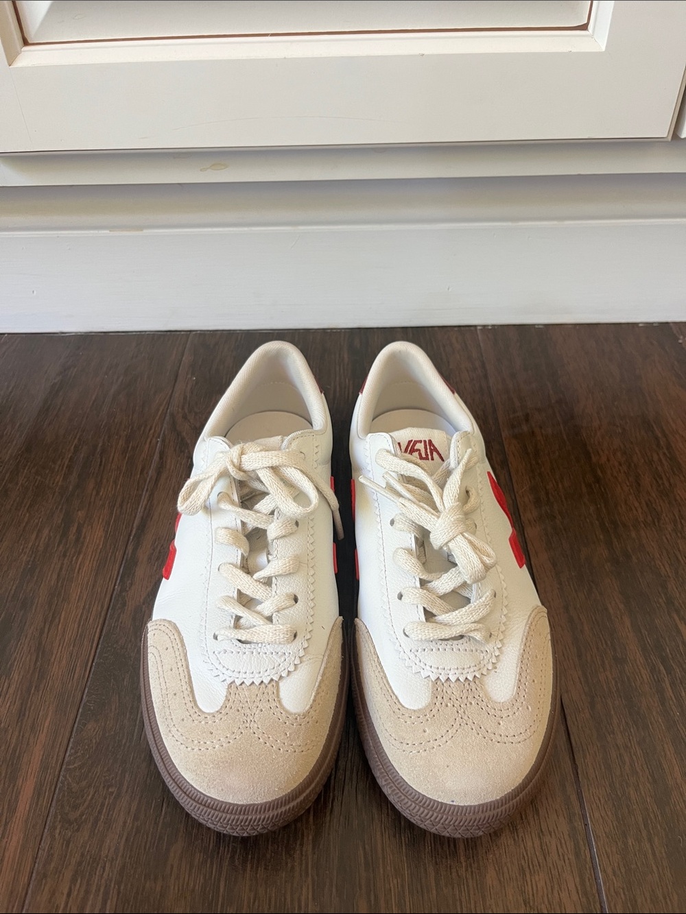 NWT VEJA VOLLEY SNEAKERS - Picture 4 of 9